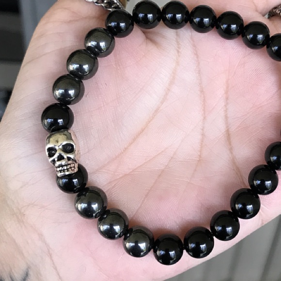 Skull bead bracelet . Men or women hematite & onyx gemstones silver skull charm - Picture 6 of 7